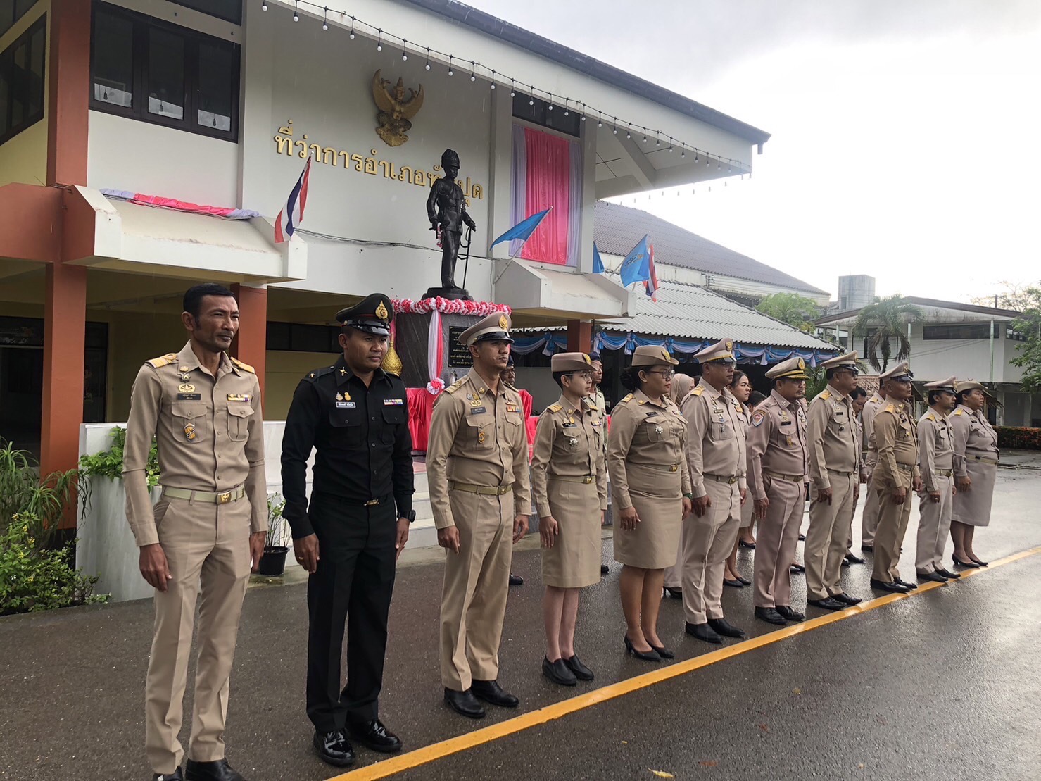 สาธารณสุขอำเภอทับปุด ร่วมกิจกรรมเนื่องในวันพระราชทานธงชาติไทย ๒๘ กันยายน (Thai National Flag Day) ประจำปี ๒๕๖๖