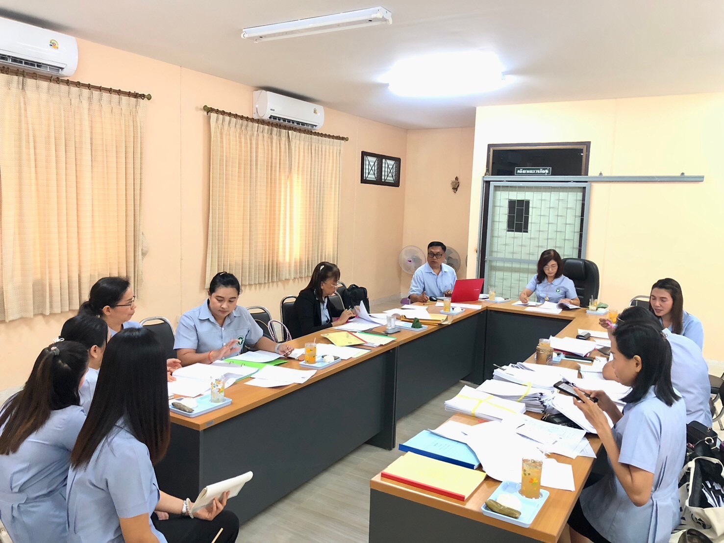 📣 วันที่ 24-25 กุมภาพันธ์ 2568

      นายธีระยุทธ บุตรทหาร สาธารณสุขอำเภอทับปุด นางสาวเมธินี เทพาอนุรักษ์ นักสาธารณสุขชำนาญการ ร่วมกับกลุ่มงานบริหารทั่วไปสำนักงานสาธารณสุขจังหวัดพังงา ลงพื้นที่ตรวจสอบภายใน งานการเงินและงานพัสดุ หน่วยงานในสังกัดสำนักงานสาธารณสุขอำเภอทับปุด ประจำปีงบประมาณ 2568 ตามนโยบายของสำนักงานปลัดกระทรวงสาธารณสุข เพื่อให้หน่วยงานในความรับผิดชอบมีกลไกการตรวจสอบภายในทุกระดับ เพิ่มประสิทธิภาพและประสิทธิผลในการดำเนินงานอย่างเป็นระบบ