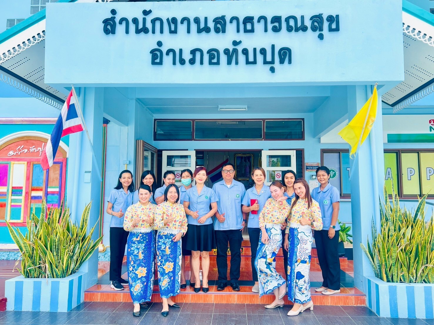📣 วันที่ 19 มีนาคม 2568 เวลา 13.00 น. ณ สำนักงานสาธารณสุขอำเภอทับปุด จังหวัดพังงา

      นายธีระยุทธ บุตรทหาร สาธารณสุขอำเภอทับปุด และบุคลากรสำนักงานสาธารณสุขอำเภอทับปุด ร่วมต้อนรับ นางสุชาดา บุญรักษ์ นักจัดการงานทั่วไปชำนาญการพิเศษ และเจ้าหน้าที่กลุ่มงานบริหารทั่วไปสำนักงานสาธารณสุขจังหวัดพังงา ในการลงพื้นที่ตรวจสอบภายใน เอกสารงานการเงินและงานพัสดุ ของสำนักงานสาธารณสุขอำเภอทับปุด จังหวัดพังงา ประจำปีงบประมาณ 2568 ตามนโยบายของสำนักงานปลัดกระทรวงสาธารณสุข เพื่อให้หน่วยงานในความรับผิดชอบมีกลไกการตรวจสอบภายในทุกระดับ เพิ่มประสิทธิภาพและประสิทธิผลในการดำเนินงานอย่างเป็นระบบ