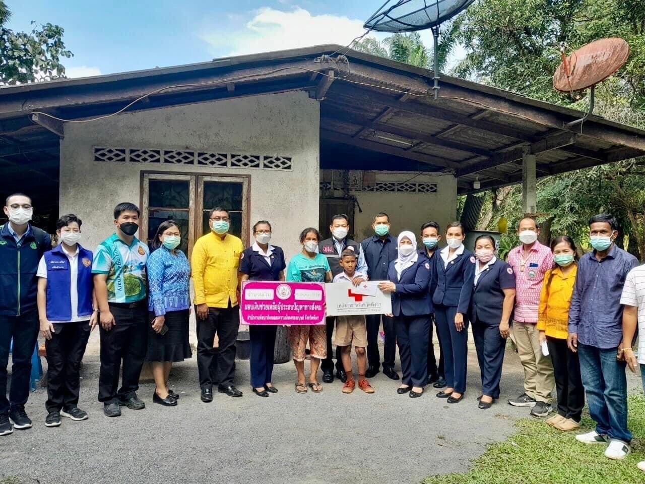 สาธารณสุขอำเภอทับปุด ลงพื้นที่เยี่ยมครอบครัวผู้ป่วย หมู่ที่ 5 ตำบลมะรุ่ย อำเภอทับปุด จังหวัดพังงา